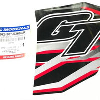 MODENAS GT135 DIŞ DİZLİK GT ETİKETİ KIRMIZI SAĞ ORJİNAL